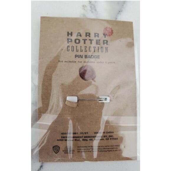 Harry Potter New York Store - NYC Hogwarts Gargoyle Fawkes LIMITED Promo Pin - Picture 2 of 2